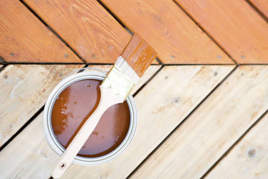 Wood Wax vs. Varnish | A Complete Comparison of Solid Wood Furniture Finishes 2025