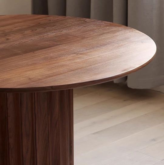 圓形木餐枱